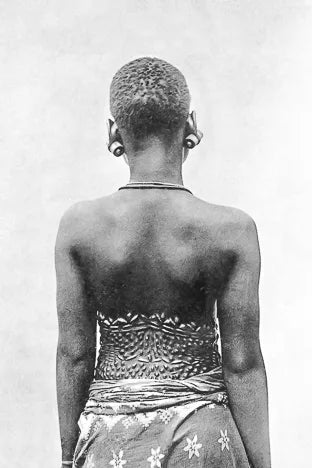 AFRICAN WOMAN Black aluminum frame | 70x100 | Full size image