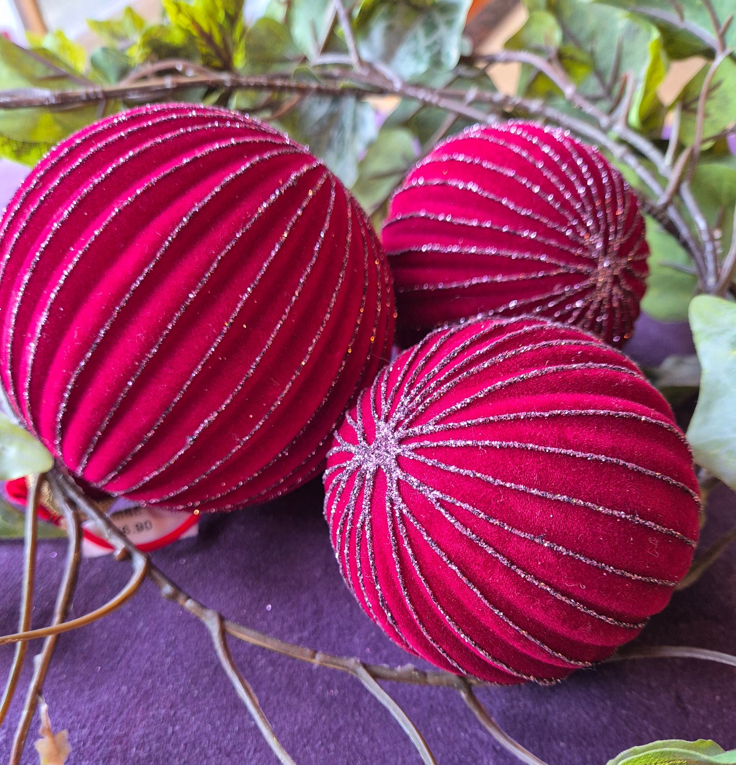 Xmas ball velvety burgundy 10 cm