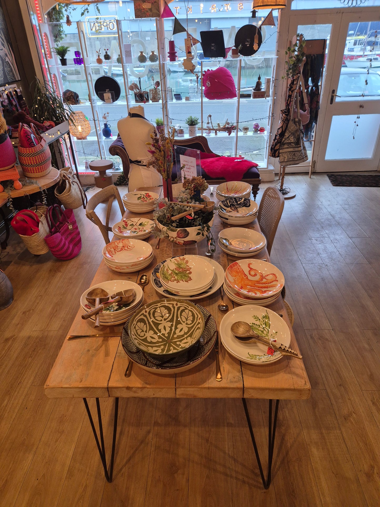 Dining table with hairpin legs