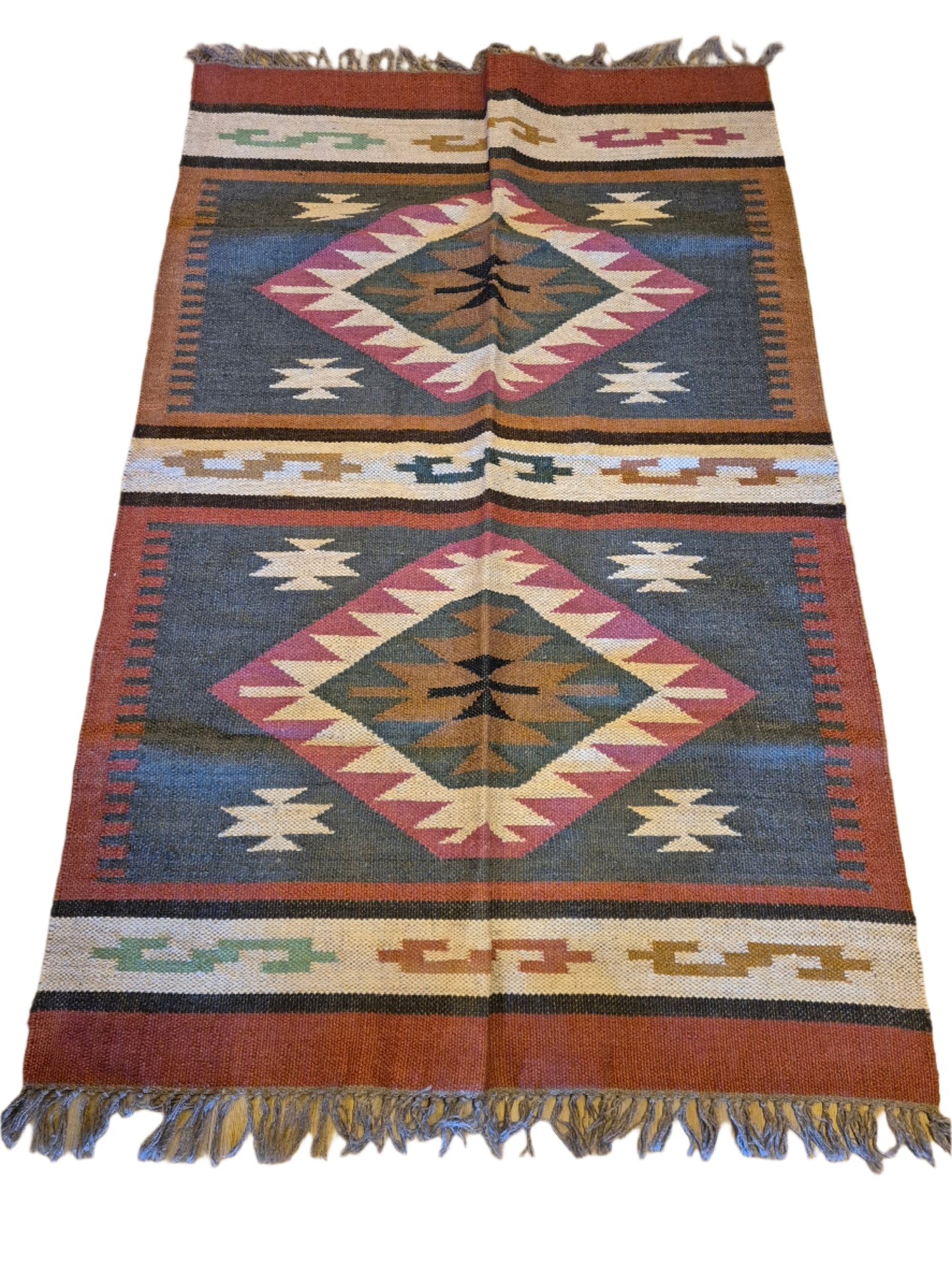 Handcrafted with jute for a rich and textured look, this 6x4ft rug boasts a beautiful earthy color palette that will bring warmth to any room.