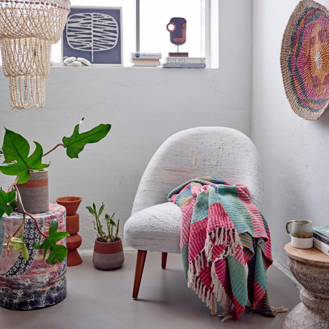 Isnel throw Green and Pink