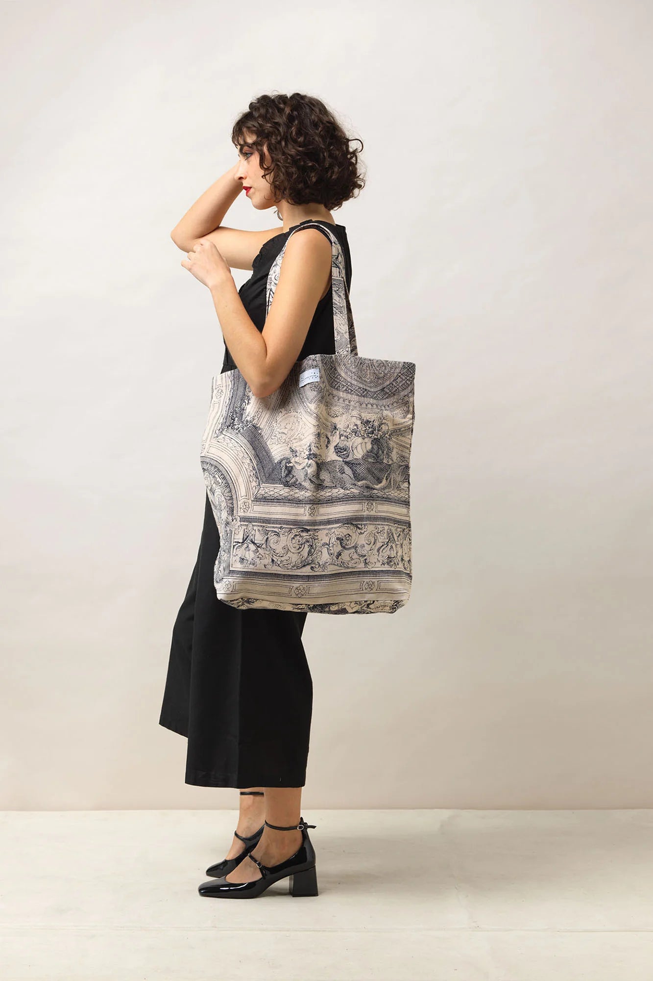 This 100% sustainable cotton bag, is just as versatile as it is beautiful. Whether it becomes your go to reusable shopping bag, a classic tote for keeping your books in or a chic beach bag, this print is sure to turn heads!