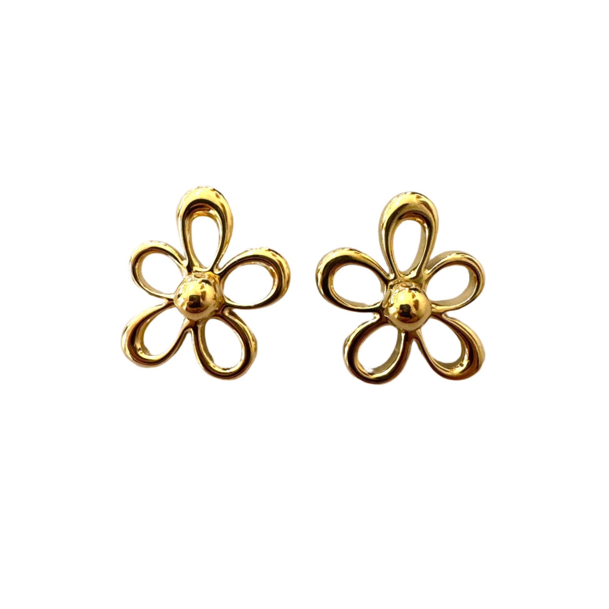 stud earrings in shape of daisy gold colour