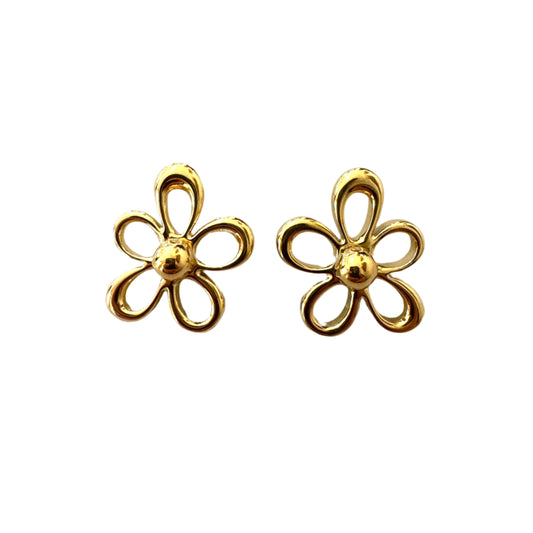 stud earrings in shape of daisy gold colour