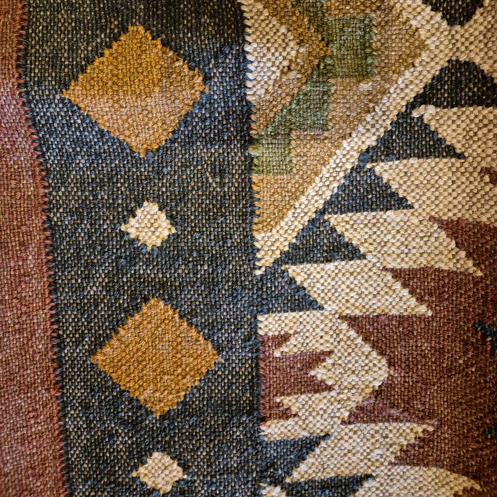 MULTICOLOURED  KILIM RUG  WITH TRADITIONAL PATTERNS AND FRINGES ON EACH END. WOOL AND JUTE 6X9