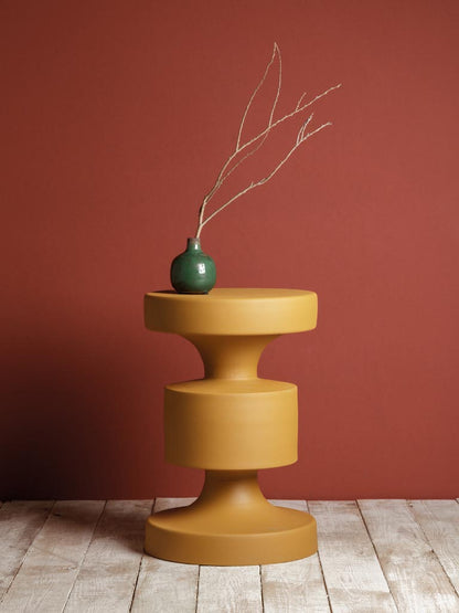 Side table in mustard - Forms