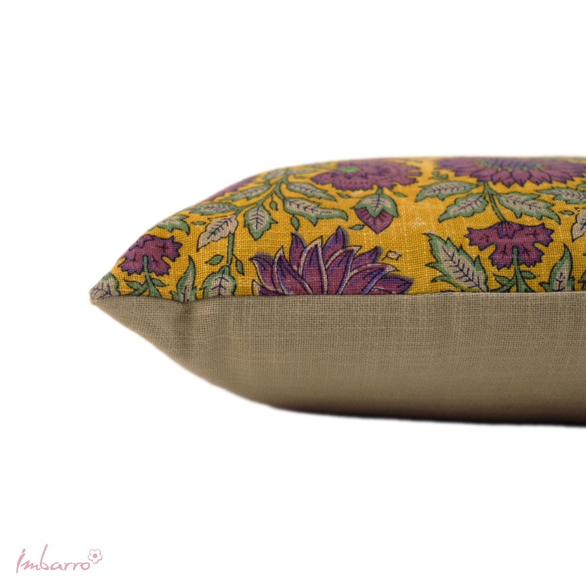 These cheerful flowers in bright yellow and lilac brighten any day. Romance in a retro design through block print. A nice detail on this cushion are the embroidered green hearts of the flowers. The colour combination is a real eye-catcher.