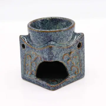 This oil burner with buddha motif is made from high quality ceramic material with a high gloss dusty blue glaze finish. Ideal for burning essential oils or wax melts. Measurements: 38cm x 38cm