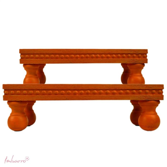 small decorative table to display ornaments or candles